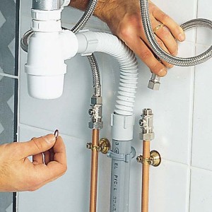 raccordement du robinet mitigeur à l'alimentation d'eau
