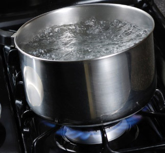 eau bouillante pour déboucher