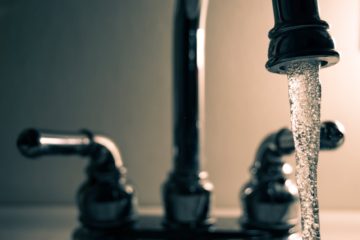 faut-il purifier l'eau du robinet avant de la boire ?